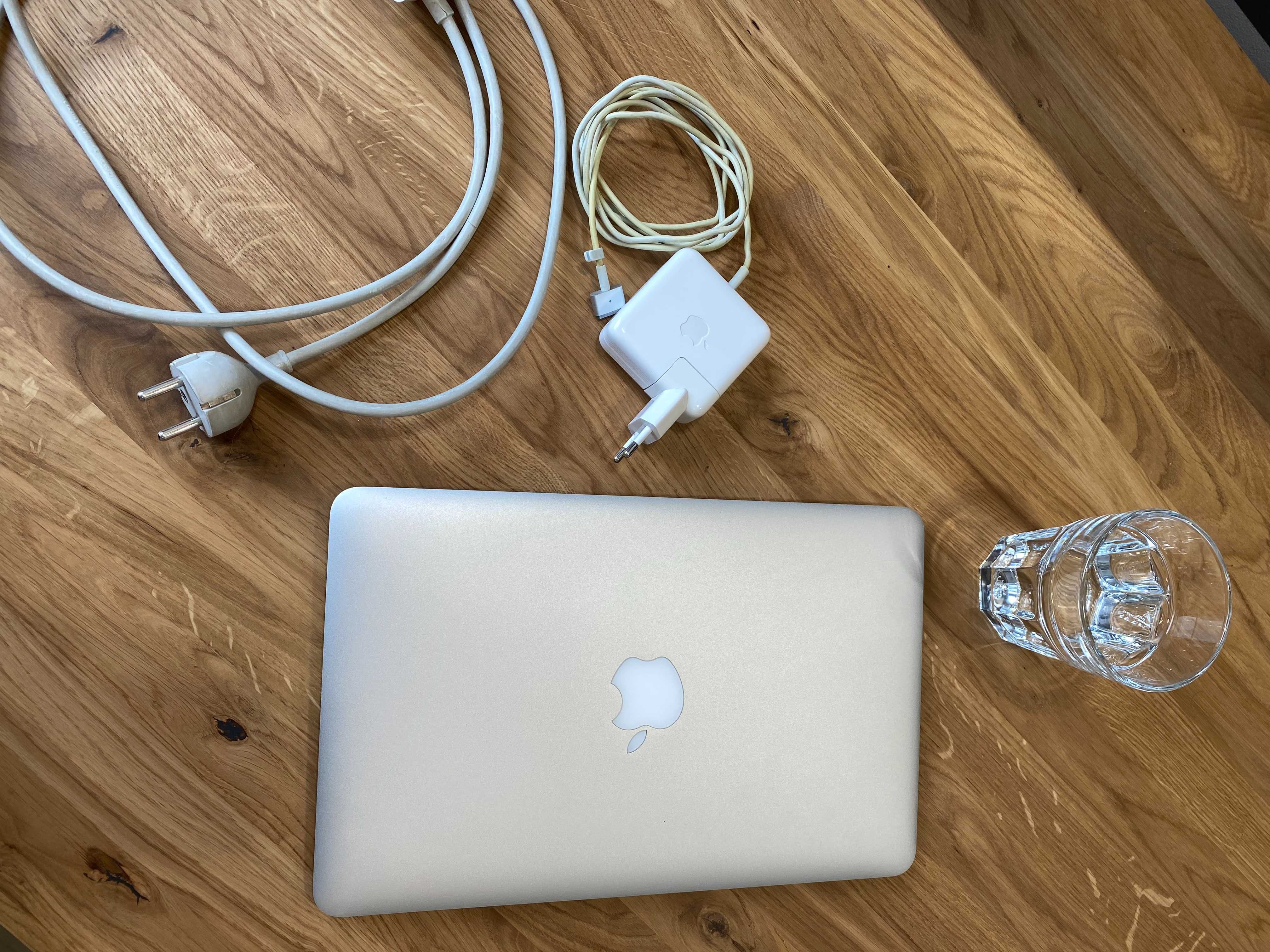 Prawie jak nowy - MacBook Air 11" Intel 1,6Ghz 8GB/128GB