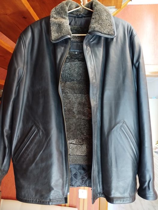 Шкіряна тепла куртка 52-54