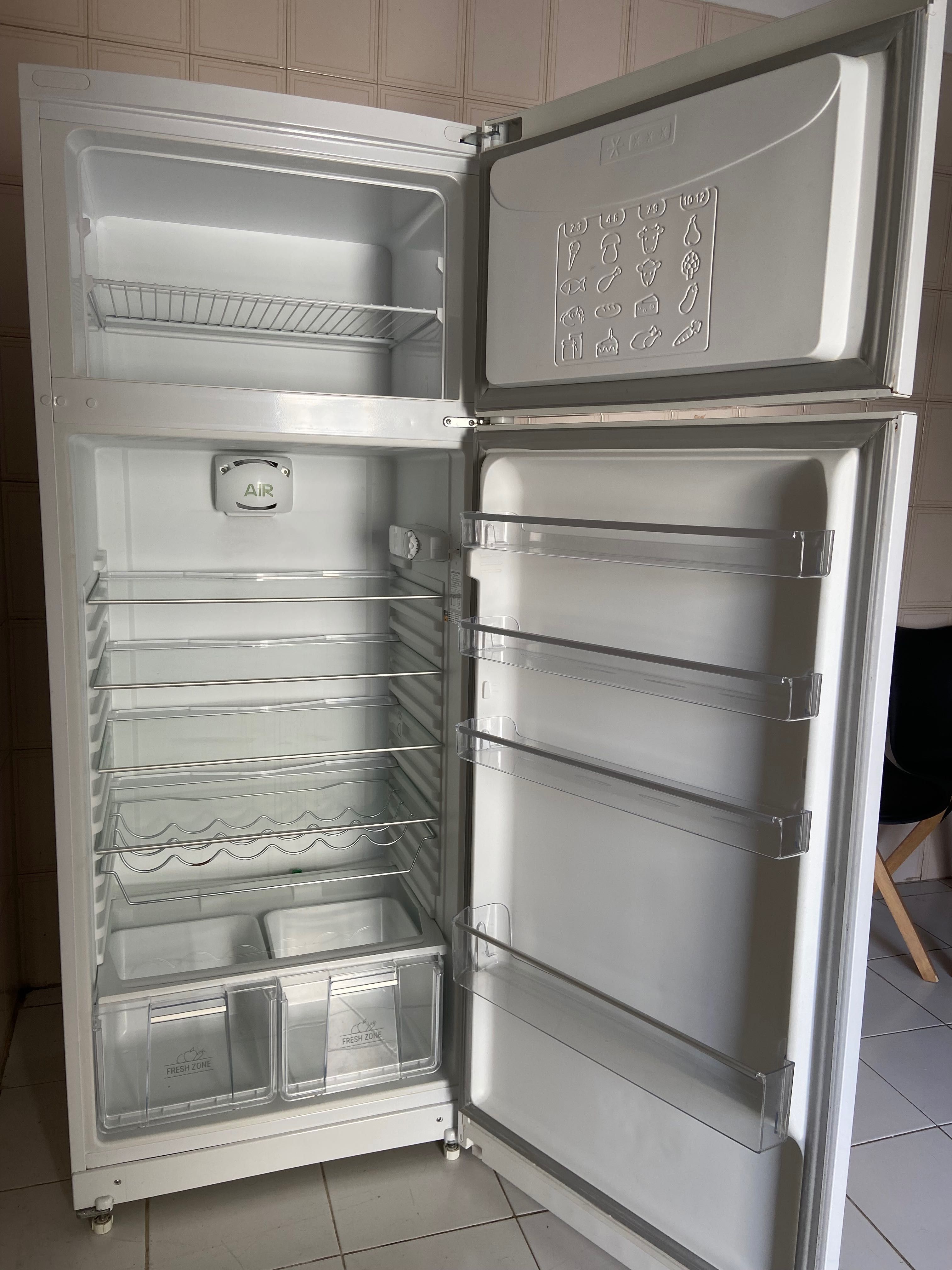 Frigorífico com congelador Hotpoint (Ler descrição)