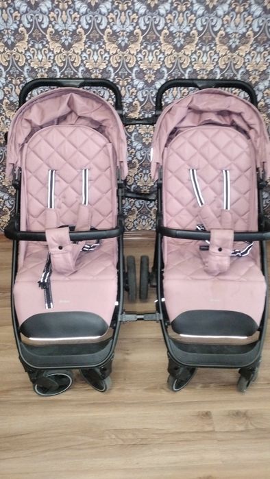 Коляска для двійні