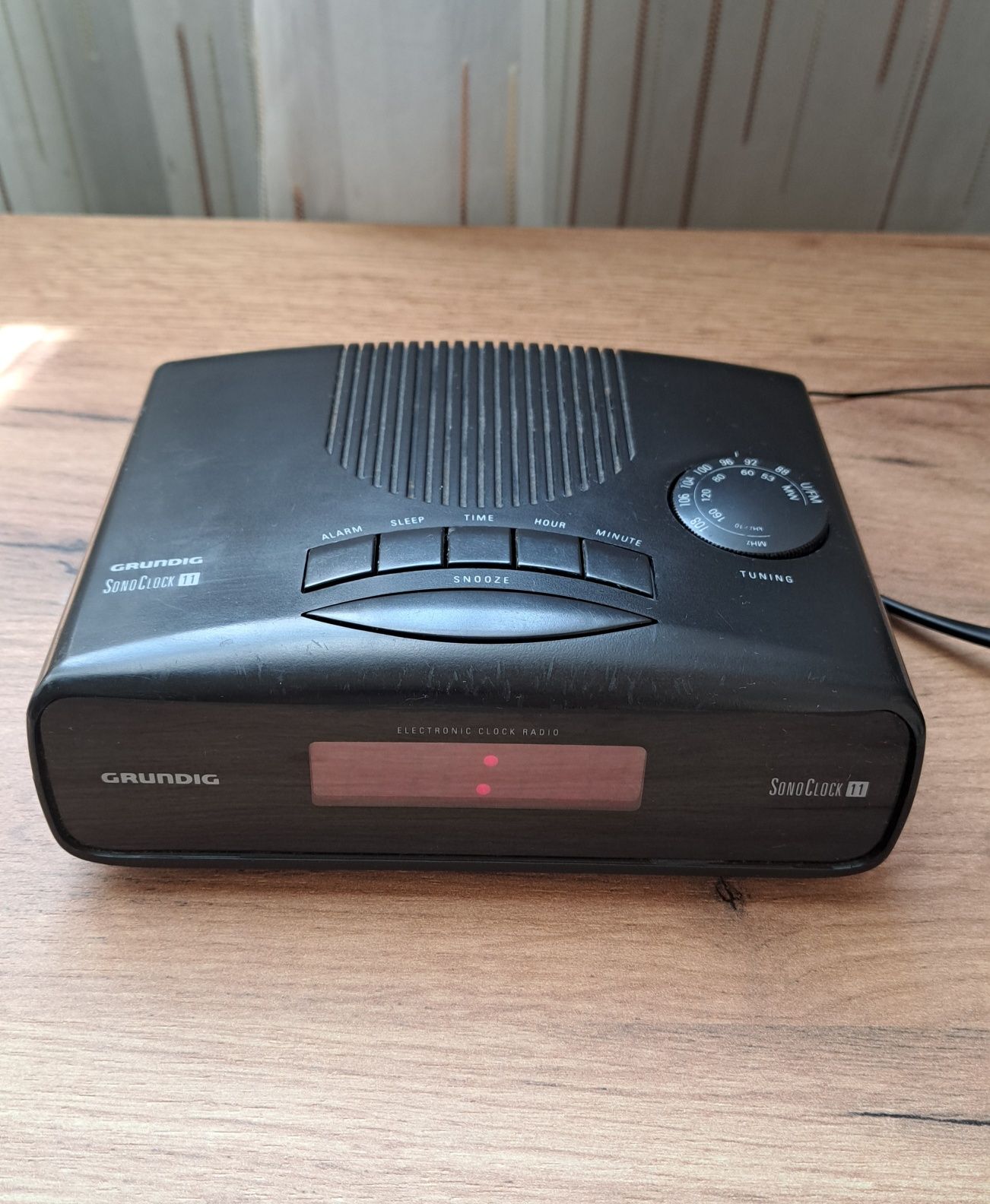 Radio-budzik GRUNDIG, stan bdb.