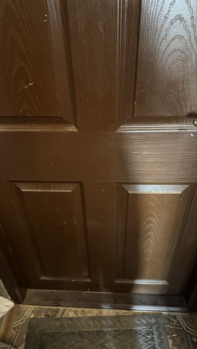 Вхідні міцні двері