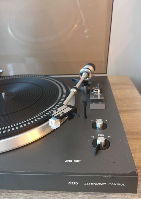 Gramofon Philips 685