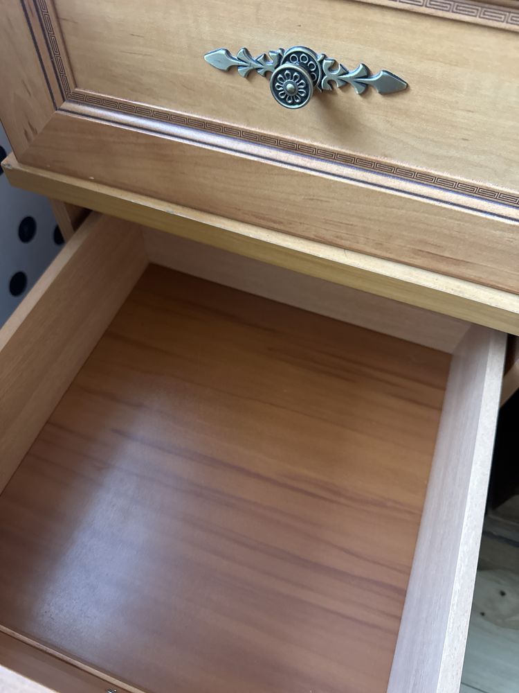 Komoda i dwa stoliki nocne