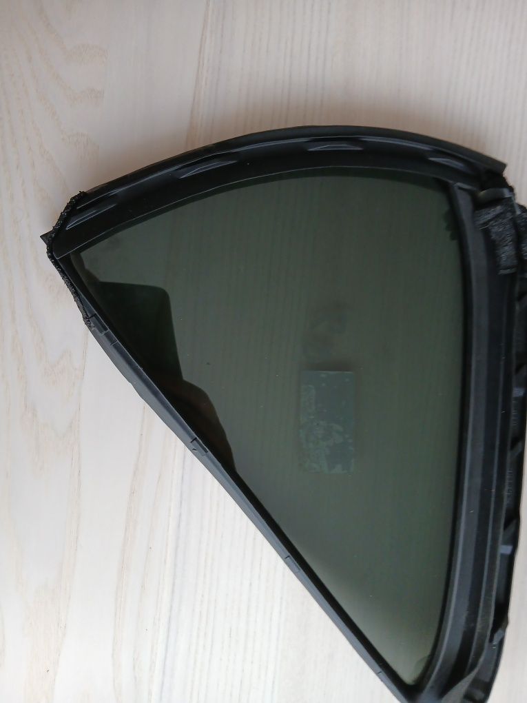 Скло на Lexus  ST 200 H