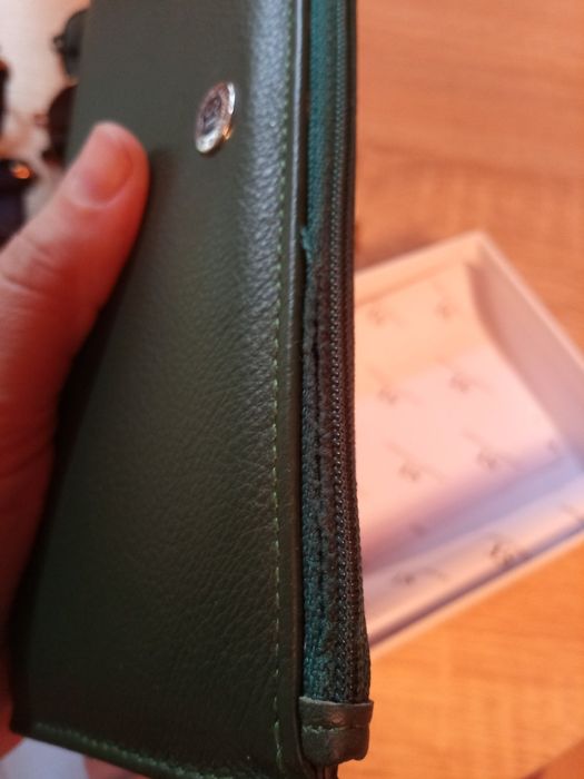 Кожаный женский кошелёк.