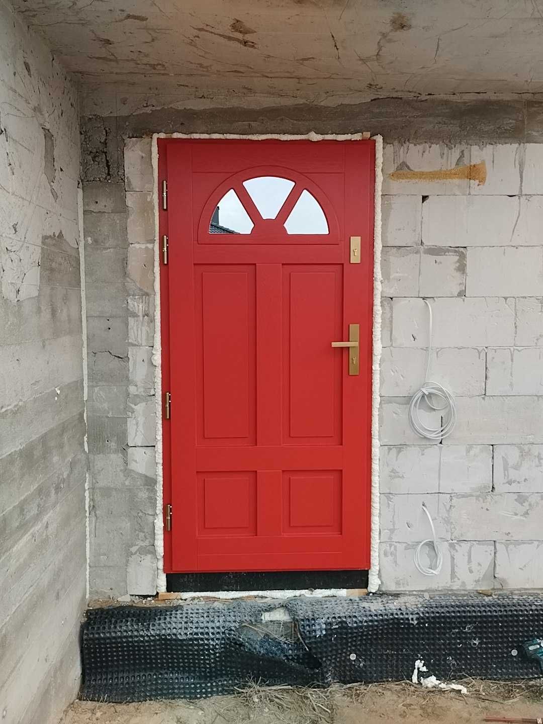 drzwi zewnętrzne drewniane czerwone na każdy wymiar dowóz/montaż