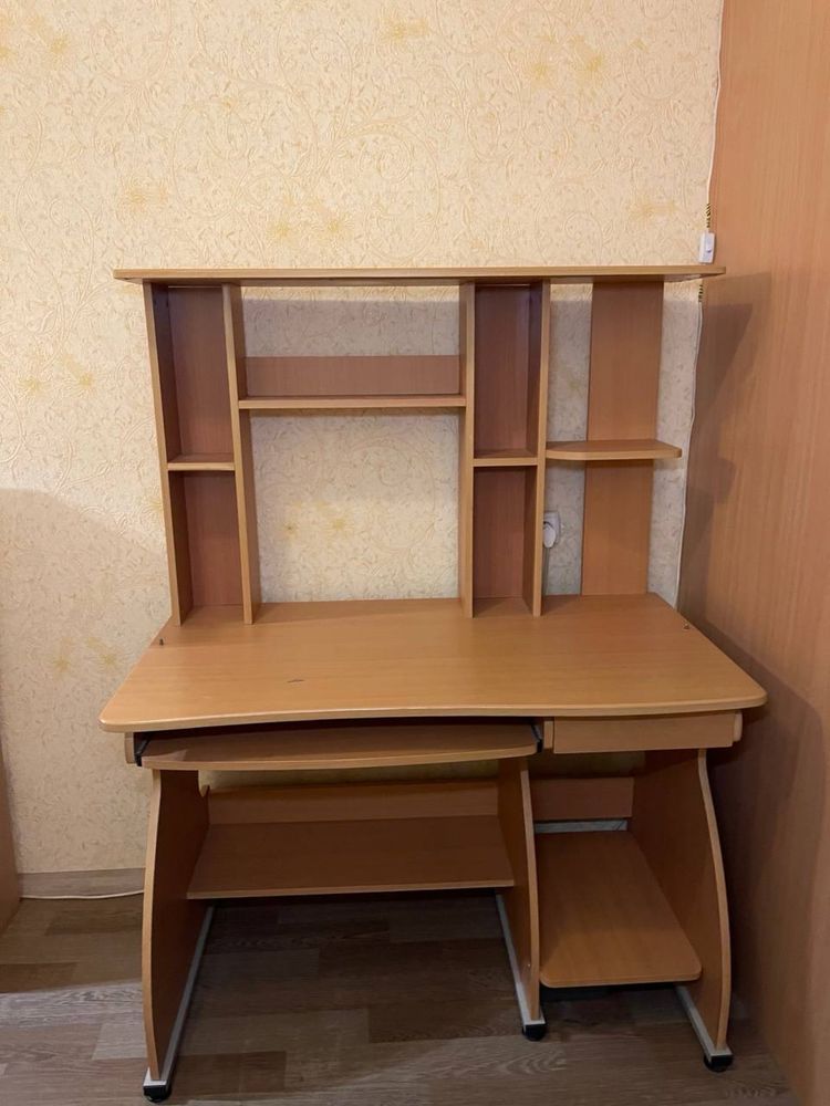 Стол письменный