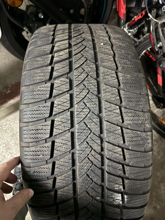 Bridgestone Blizzak LM-001 255/40 R20 101V