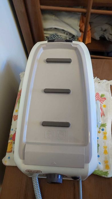 Żelazko parowe DeLonghi Stirella VVX1640 z generatorem pary