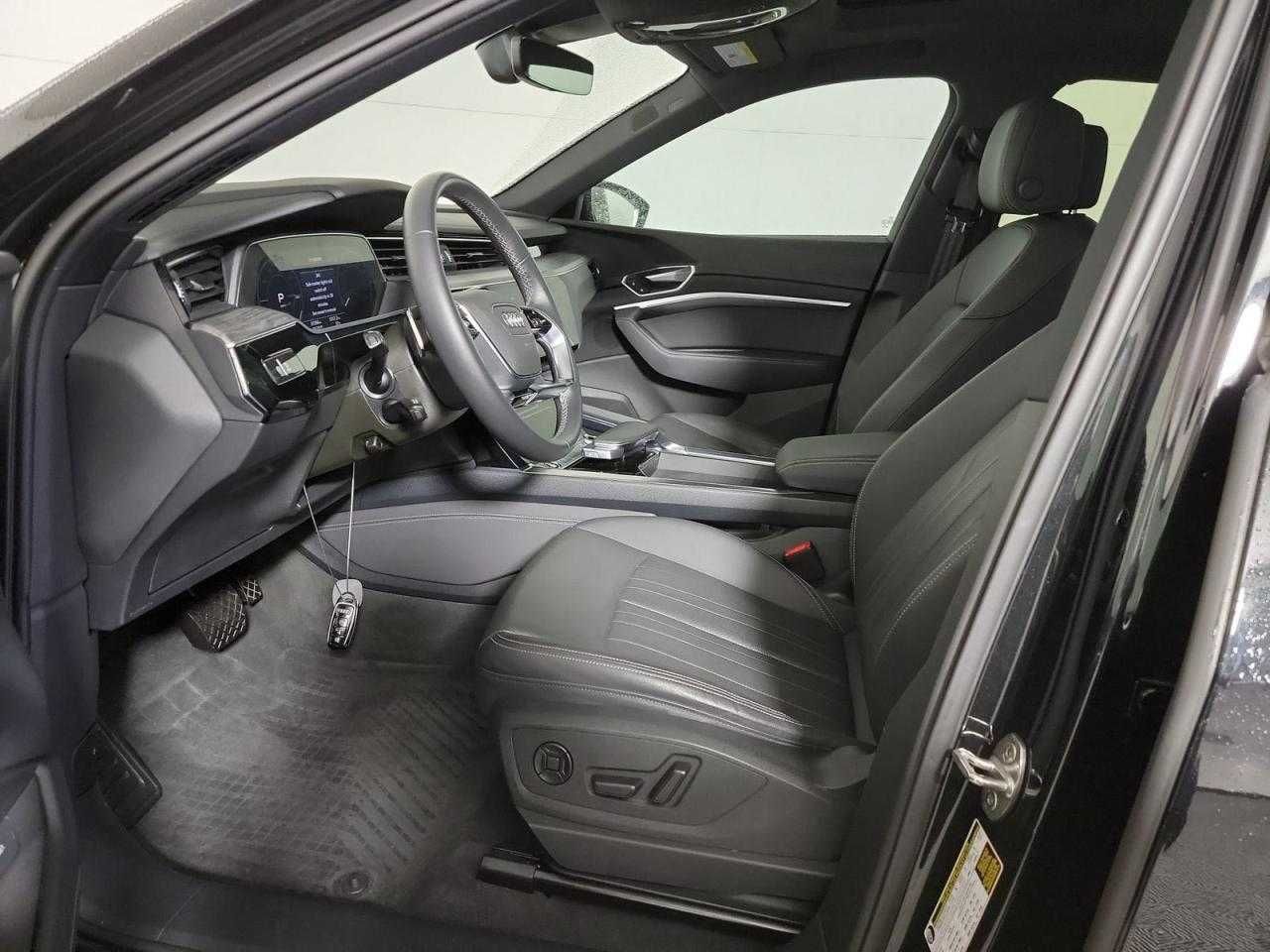 Розбірка наявність етрон ауді ку8 etron єтрон салон