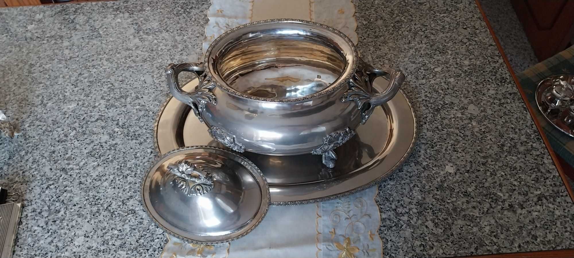 Terrina com prato em estanho