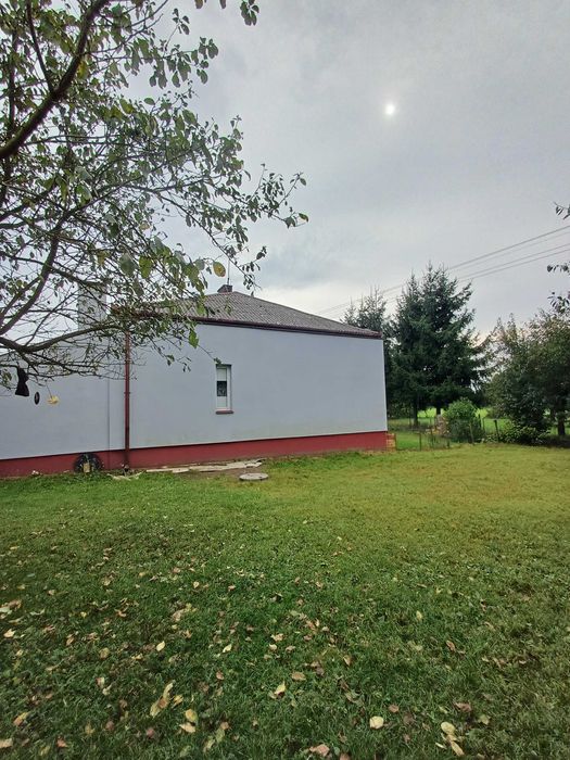 Dom z budynkami gospodarczymi  działka1 ha przy trasie Lublin Biłgoraj