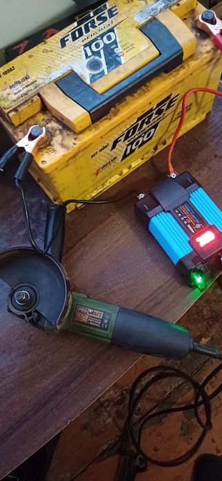 Інвертор живлення 6000 watt перетворює низьку напругу 12В постійного с