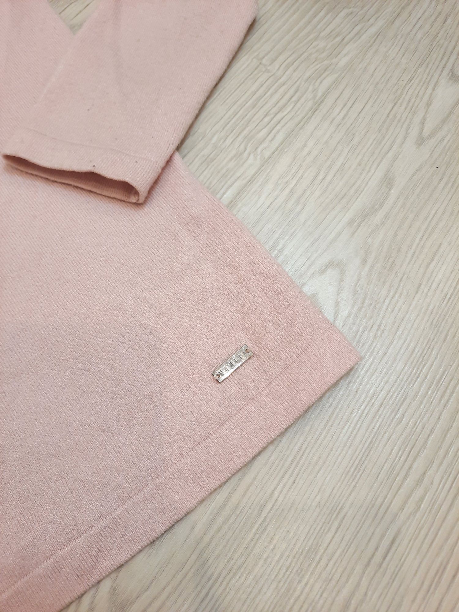 Рожевий пуловер з відкритими плечами Mohito (M розмір)