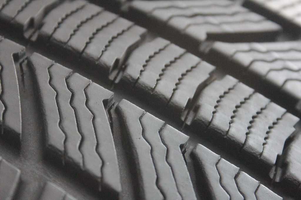 235/45/20 Continental WinterContact TS 870 P 235/45 R20 100W XL 2023r