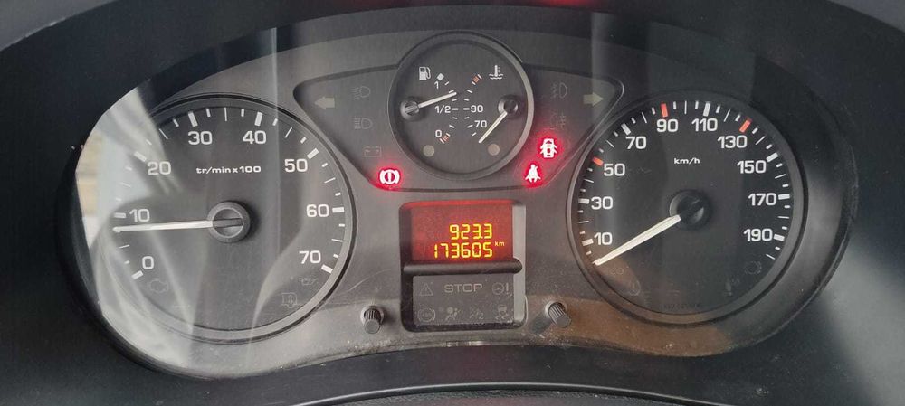 Peugeot Partner 1.6 BlueHDi_100cv - Versão Longa _ DVR incluído