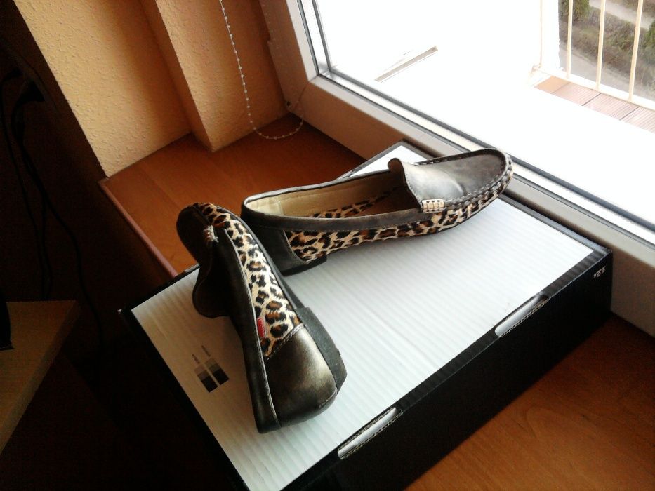 Mokasyny Confort Soft Shoes z kolekcji bucików- 39 / 25 cm !!!