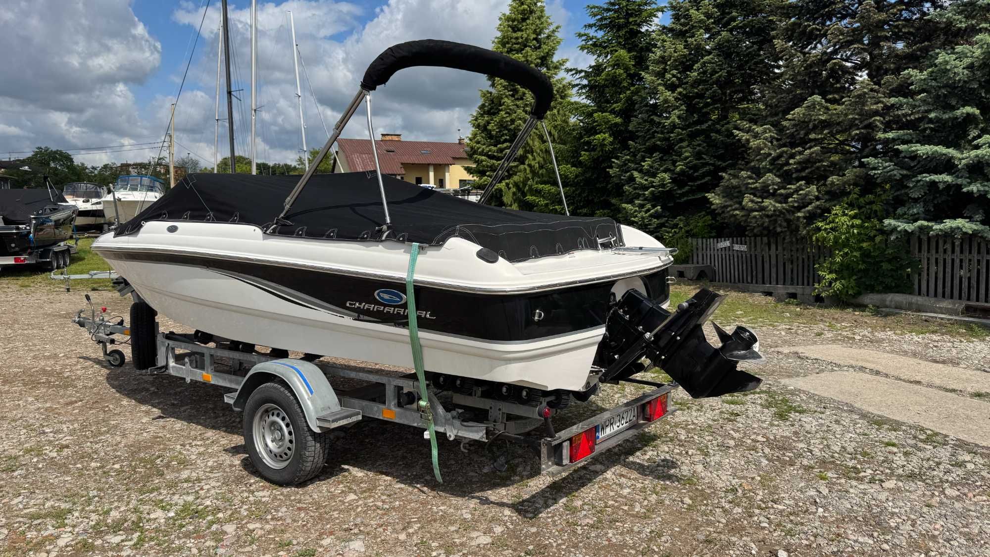 Sprzedam łódź motorową  Chaparral 180 SSI  z przyczepą