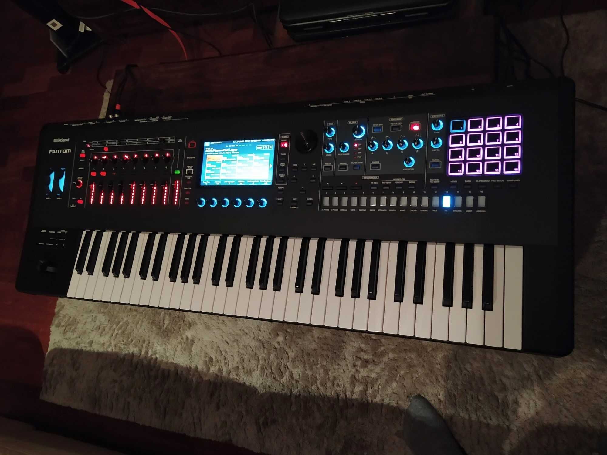 Roland Fantom 6 - workstation