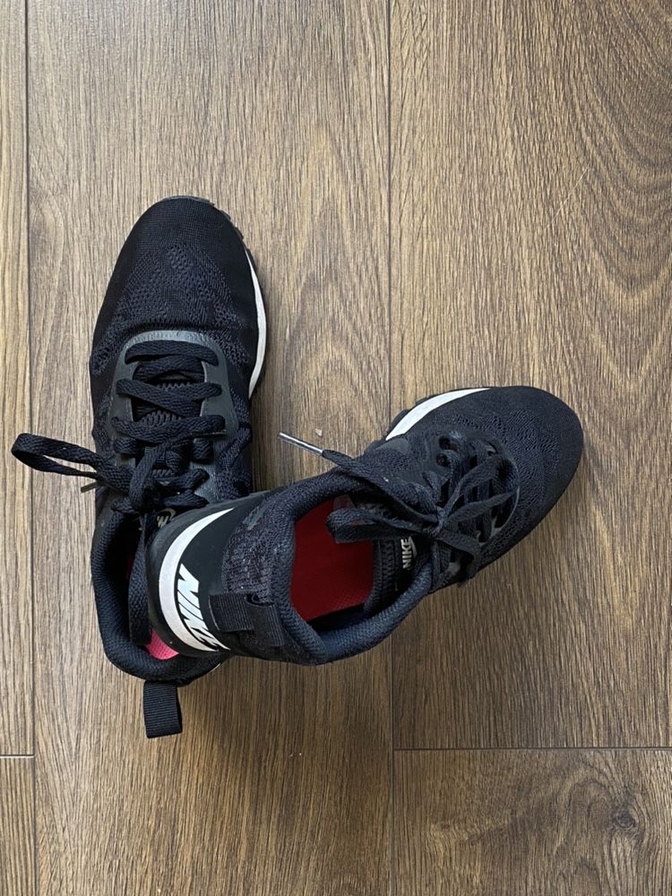 Nike czarne z bialą podeszwą adidasy sneakersy 36 36,5