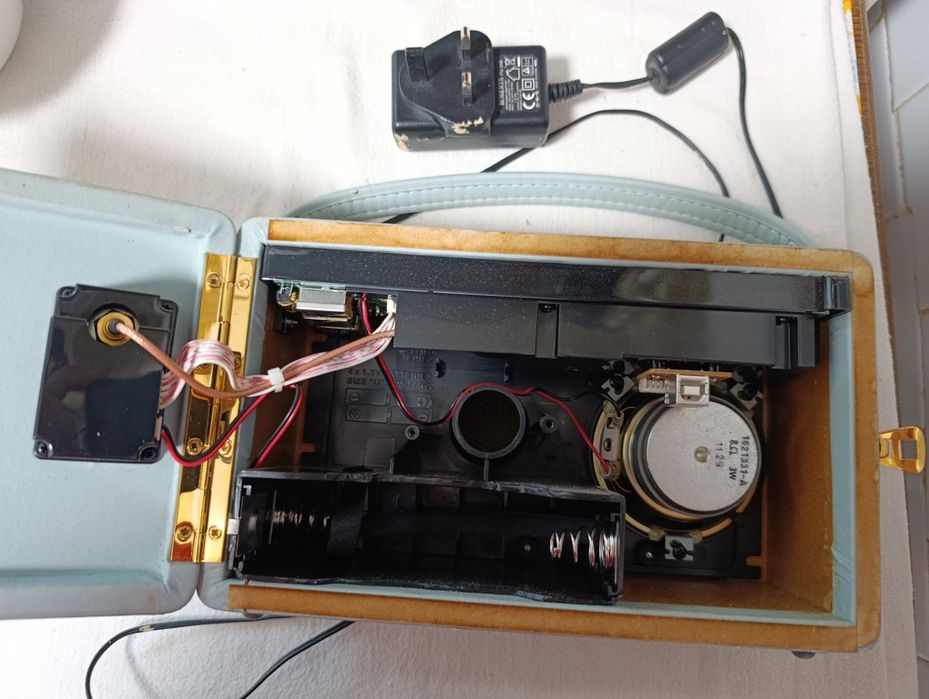 Продам портативний радіоприймач ROBERTS DAB/FM/Aux In (Б/У)