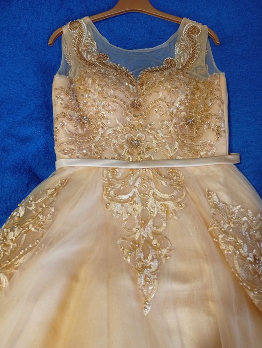 Продам весільну сукню