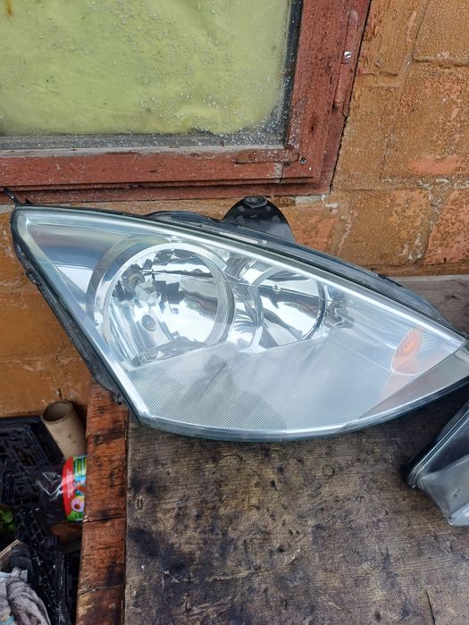 Ford Focus 1 01-04r фари світло оптика