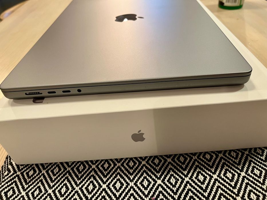 MacBook Pro 16 cali 2023 16GB M2 PRO 512GB jak NOWY