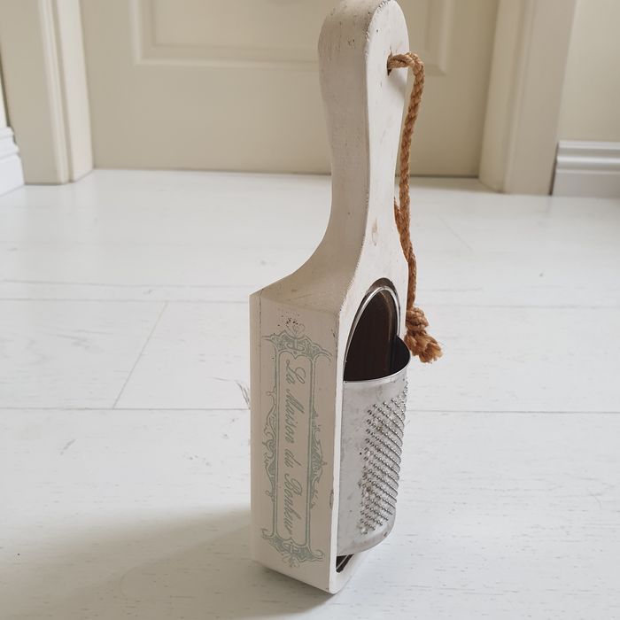 Bielona tarka w stylu prowansalskim