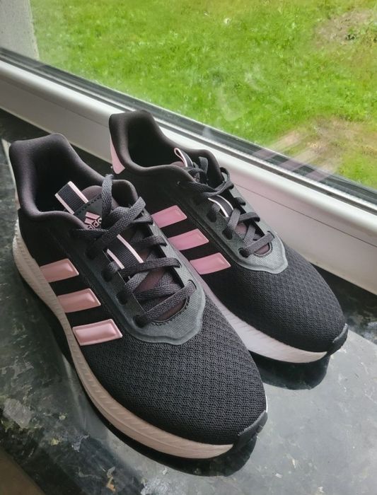 Кросівки adidas 38.5