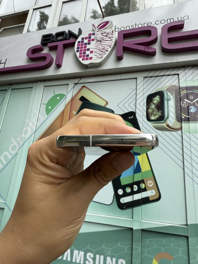 Samsung s23 8/128. Білого кольору