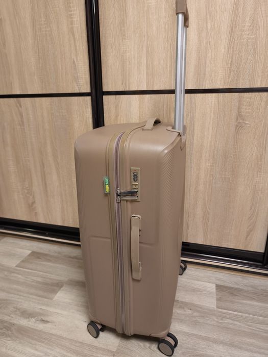 Чемодан большой, валіза великого розміру, валіза на колесах,