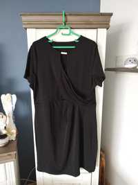 Czarna sukienka, kopertowym dekoltem