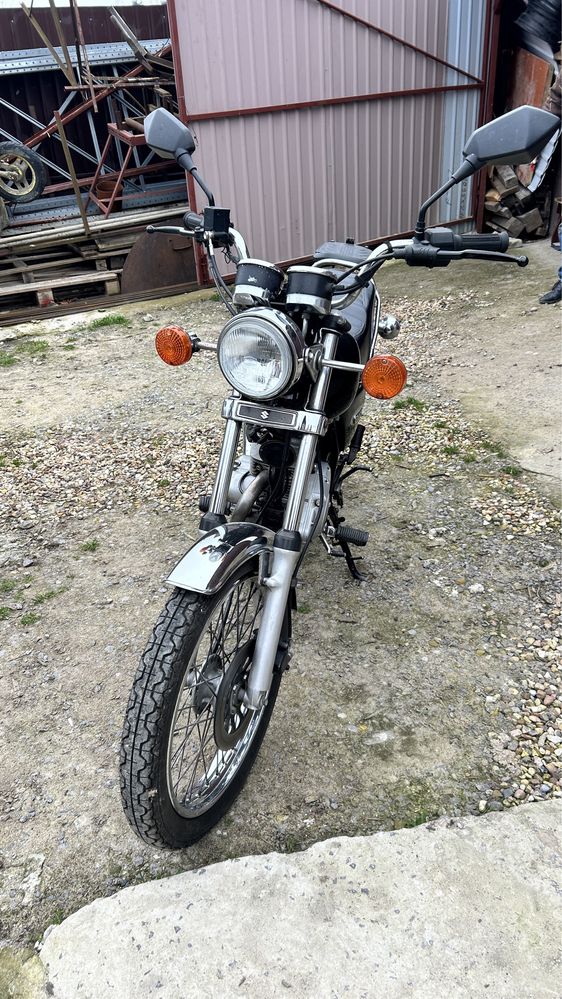 Suzuki GN 125.