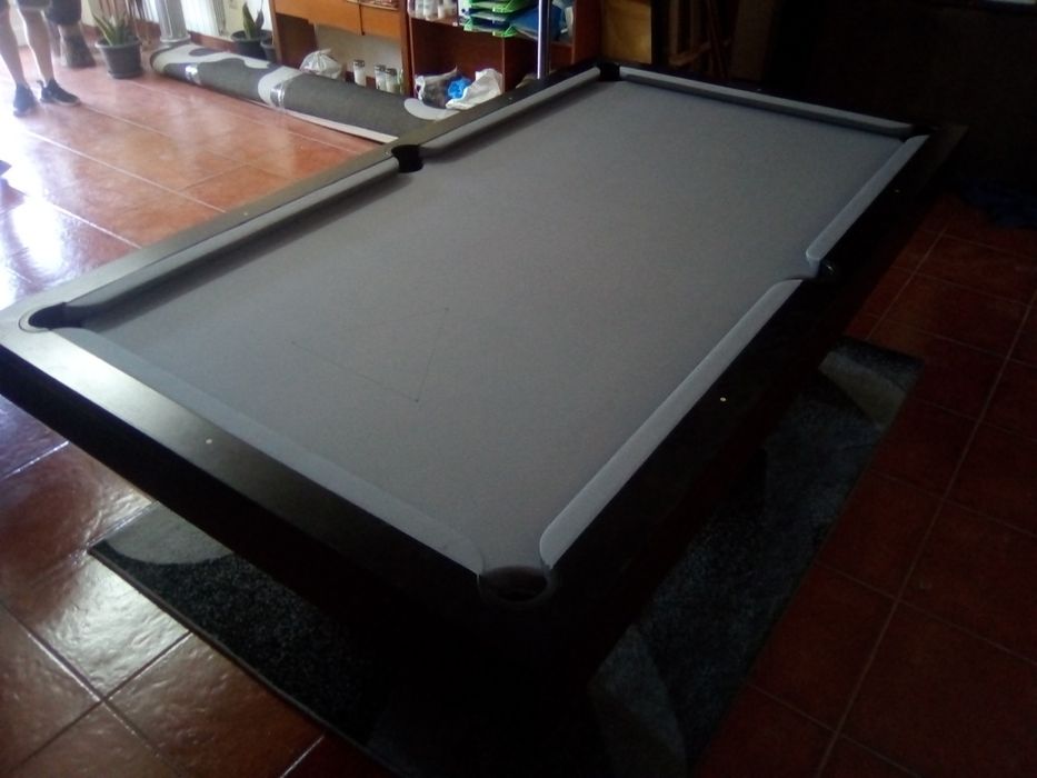 Montagem de bilhares