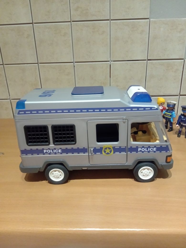 Radiowóz policyjny Playmobil i ludziki