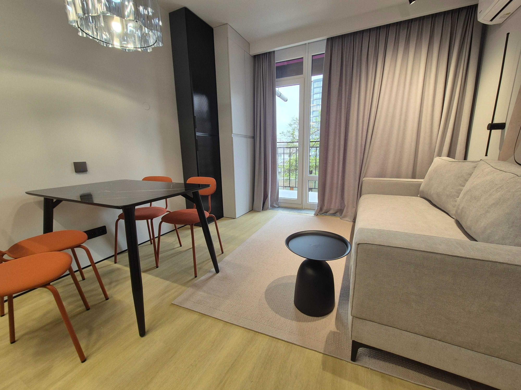 Простора та сучасна 1,5-кімнатна квартира в ЖК Family Plaza 48м2