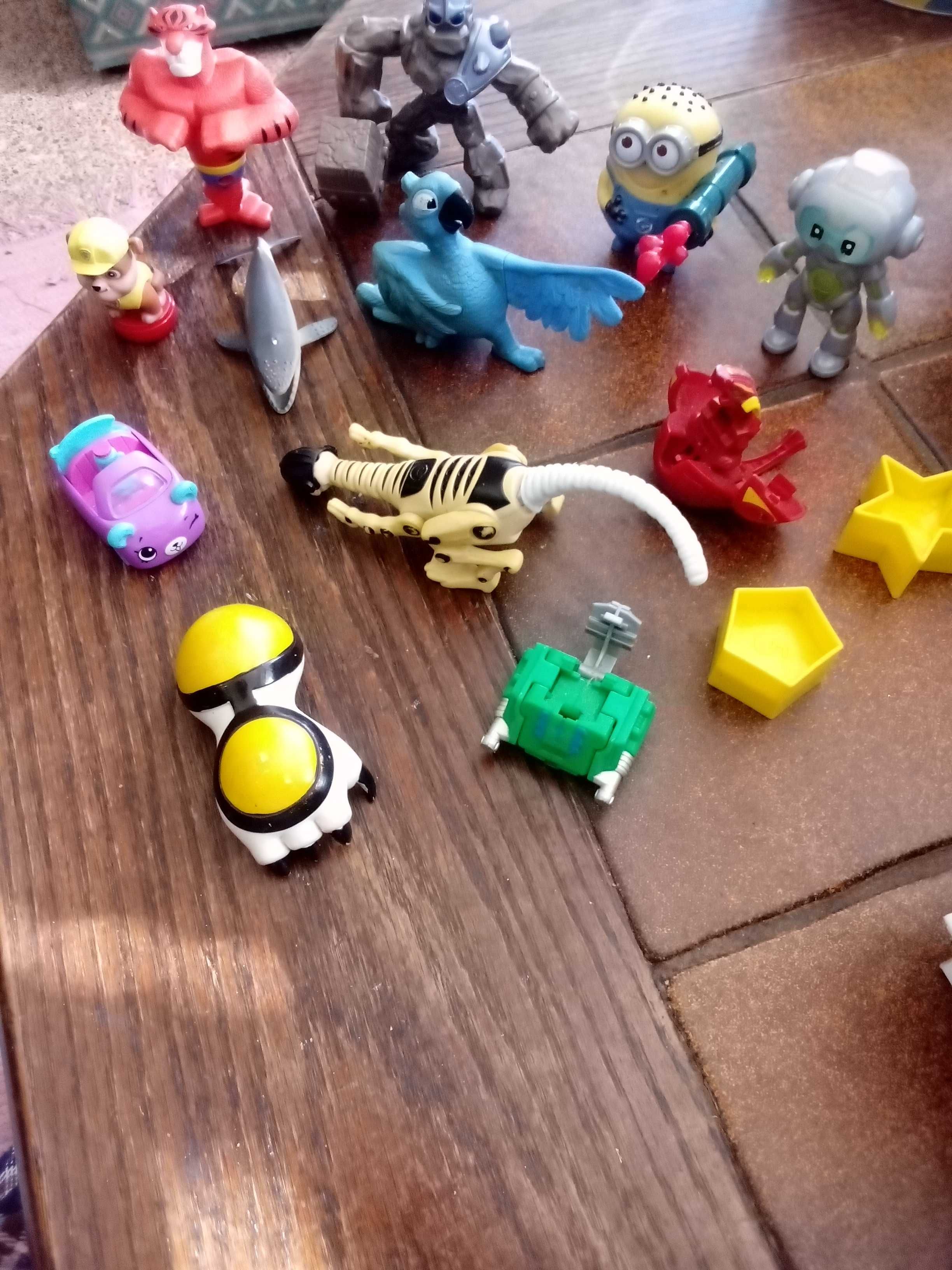 Conjunto Bonecos miniatura plástico Mcdonald'toys  e raro tigre Vitaly