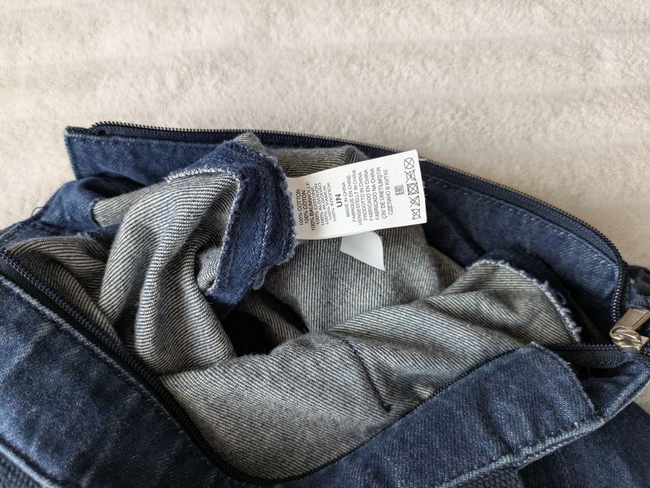 Torba na ramię "Levi's", granatowa,w dobrym stanie. Pozdrawiam.