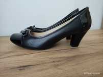 Czarne buty na obcasie r 39