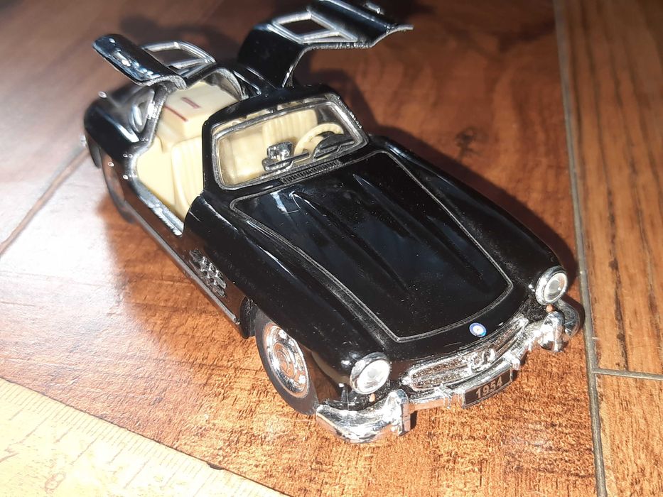 Модель автомобиля Mercedes Benz