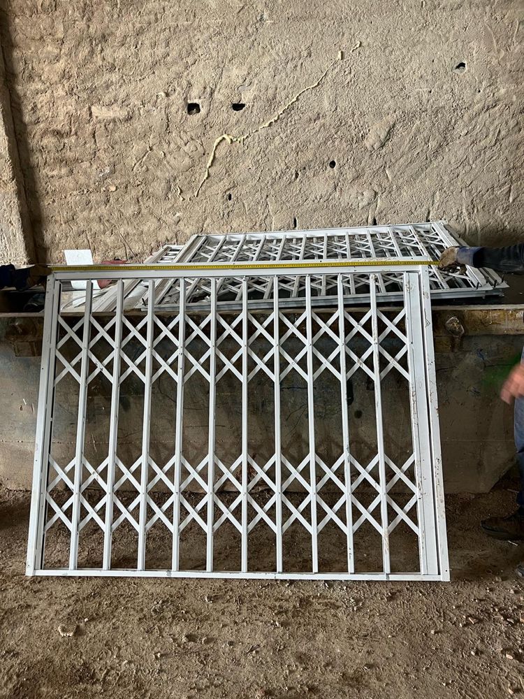 Grade de proteção extensiva  de ferro para janelas