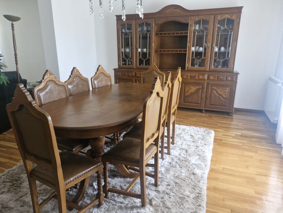 Sala de jantar em bom estado