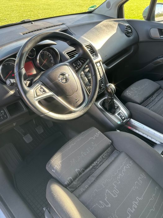 opel meriva 2010 rok 1.4 benzyna zarejstrowana oc przeglad