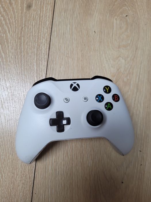 Xbox one s 1tb + pad