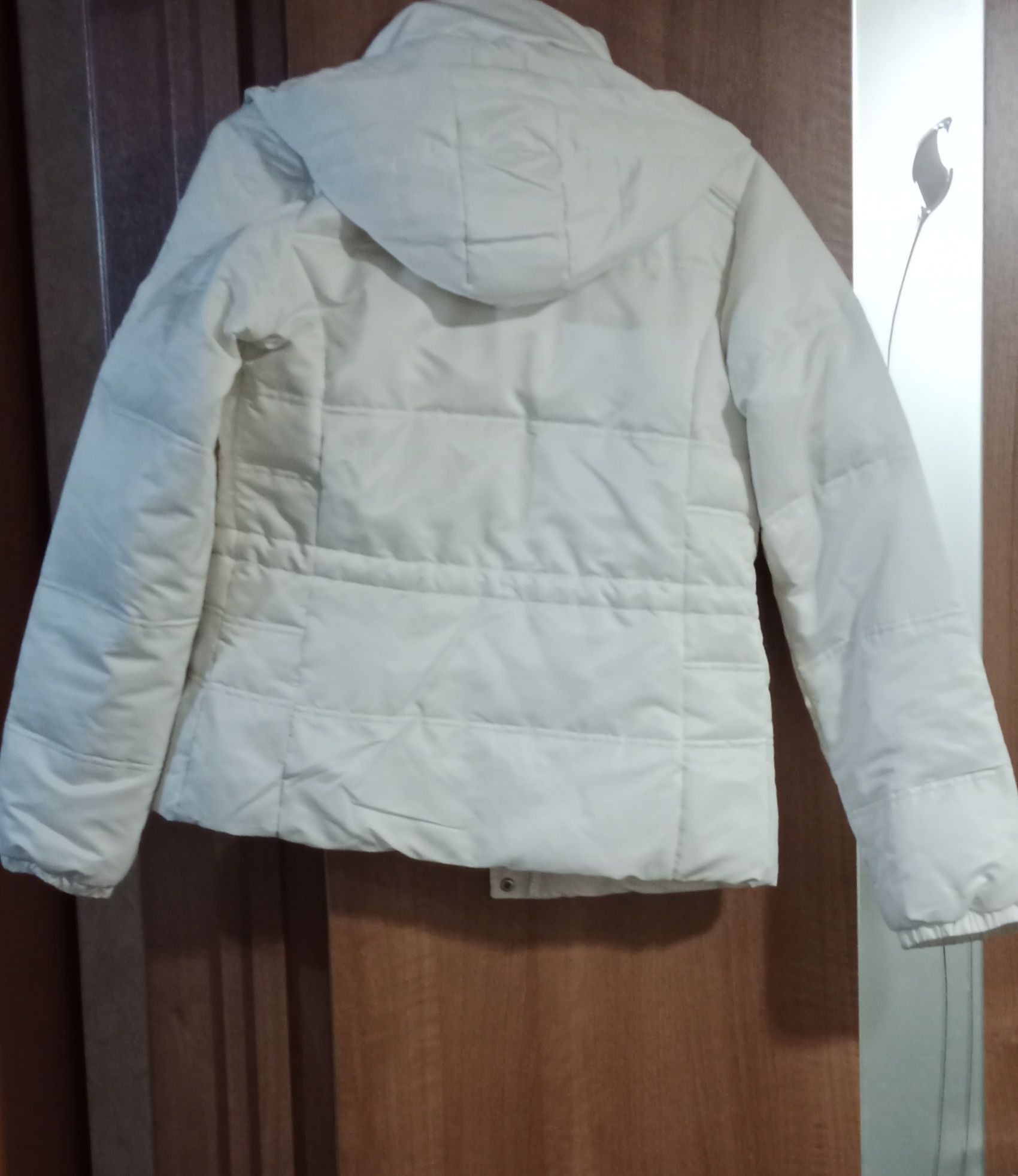 Куртка  белая зимняя женская