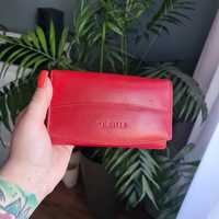 Czerwony portfel skóropodobny