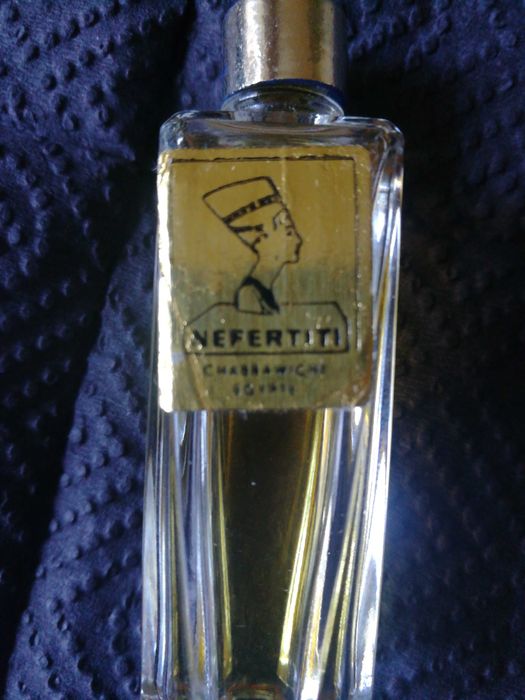 Продаю женские духи " NEFERTITI Chabrawichi IGYPTE "