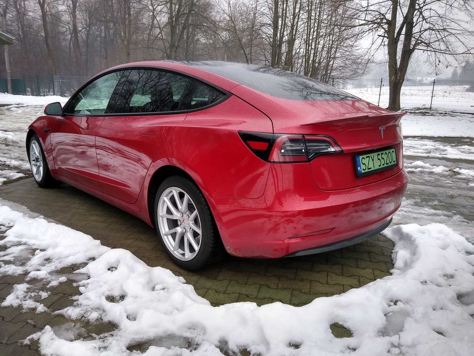 Tesla Model 3, 2022, zasięg 400km